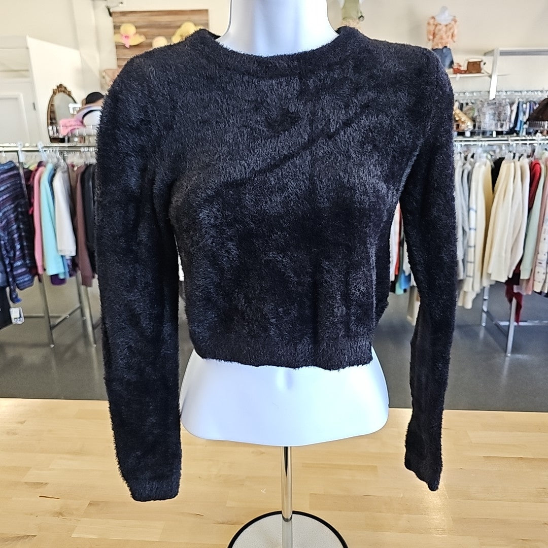 Forever 21 Size M Black Faux Fur Crop Sweater