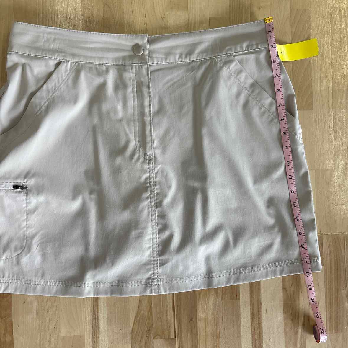 32 degrees Size L Beige Skorts