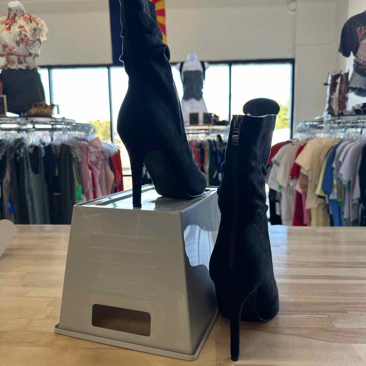Journee Collection Shoe Size 10 Black Faux Leather Boots