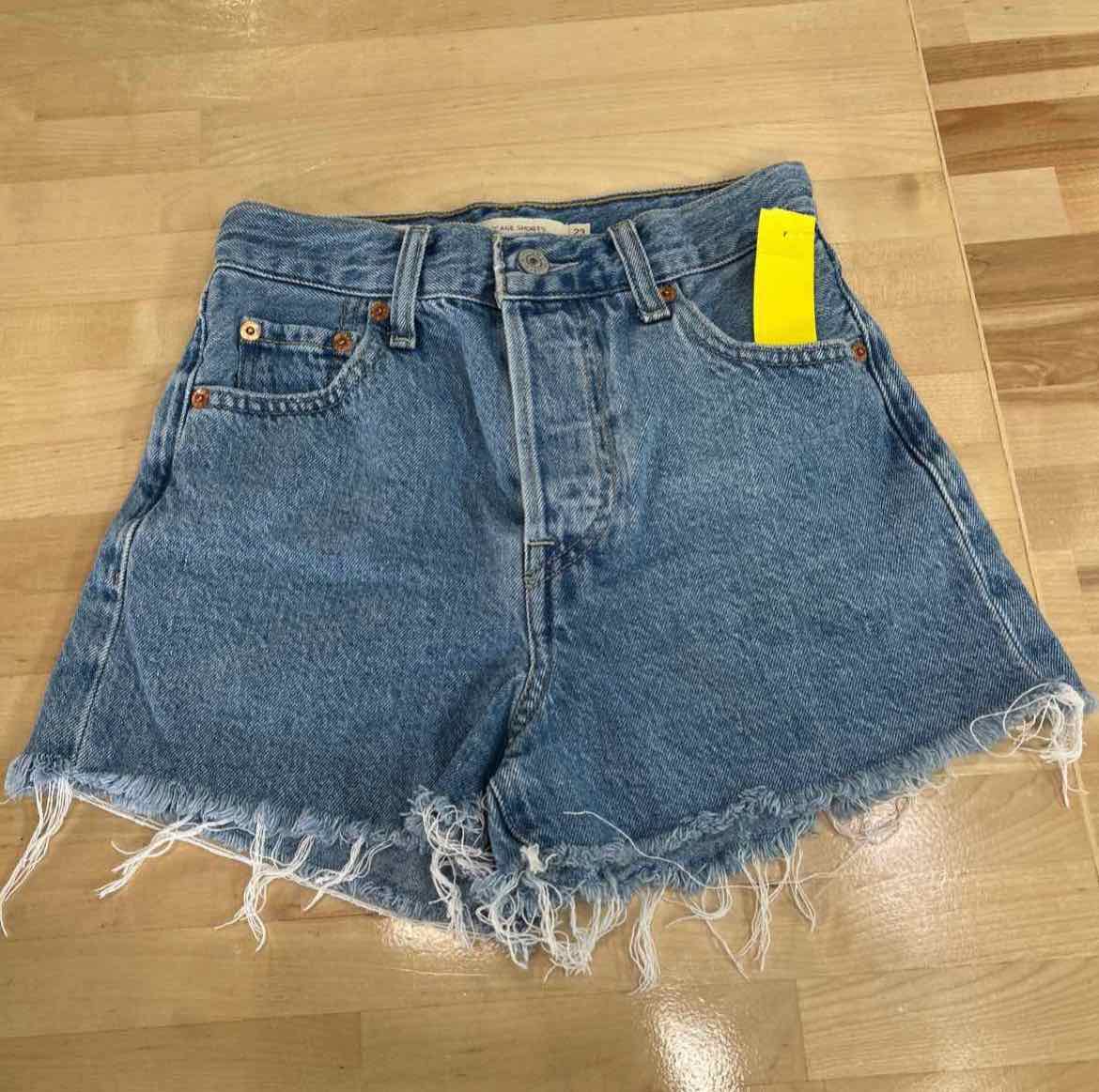Levi's Women Size 23 Blue Denim Preloved Shorts