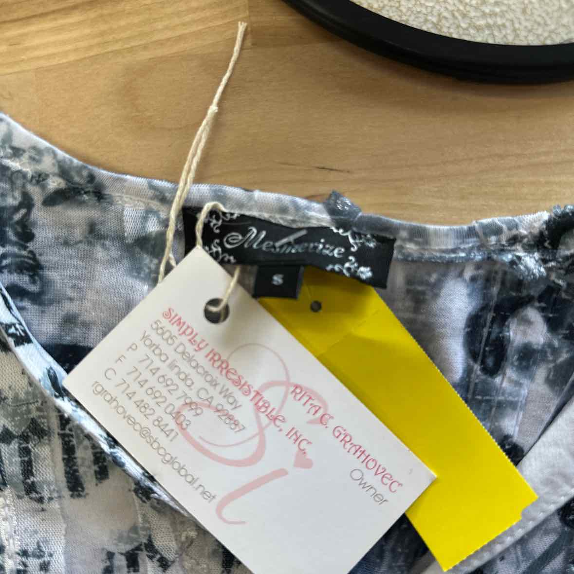 Mesmerize Size M Gray Long Sleeve