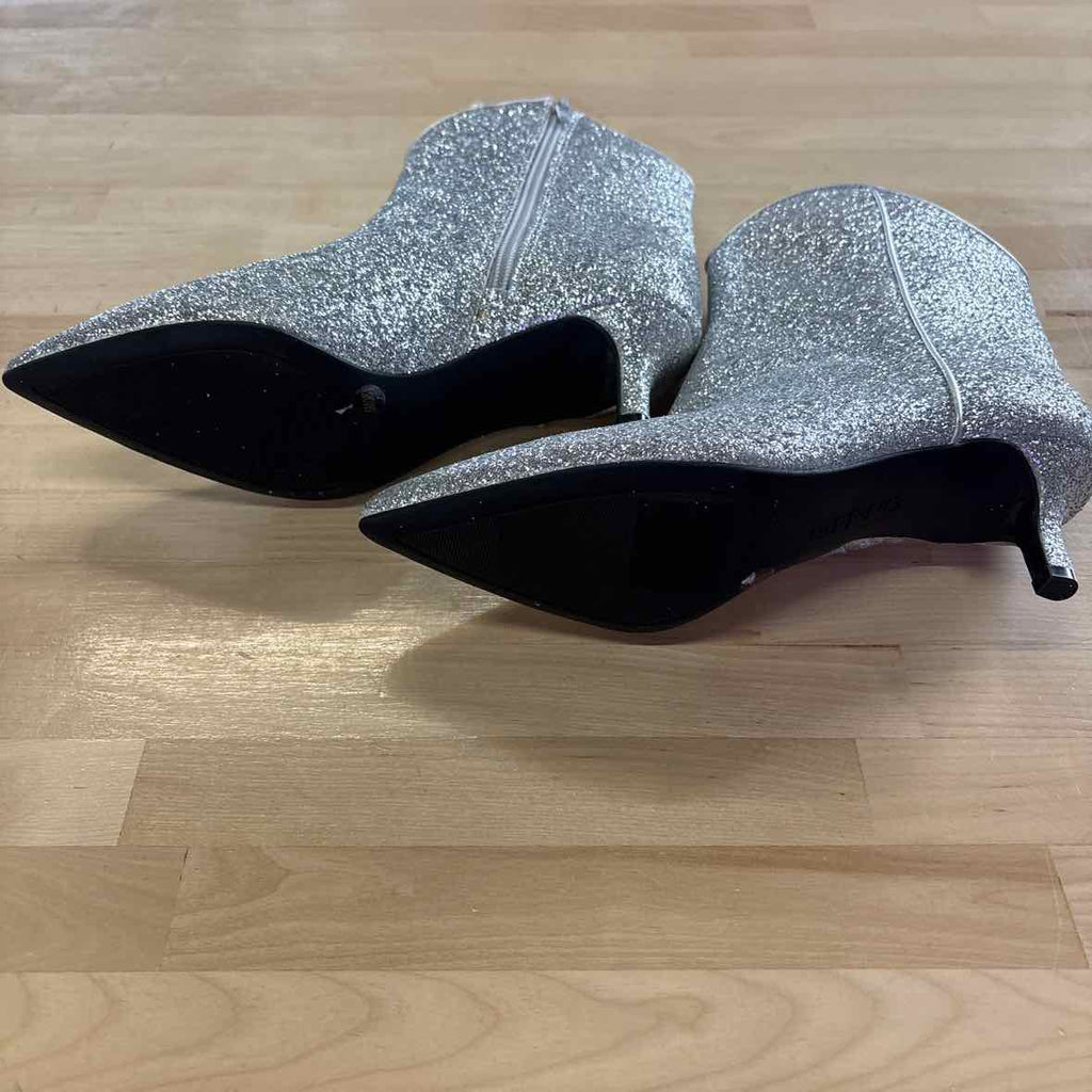 On 34th Aatira Tulip Booties