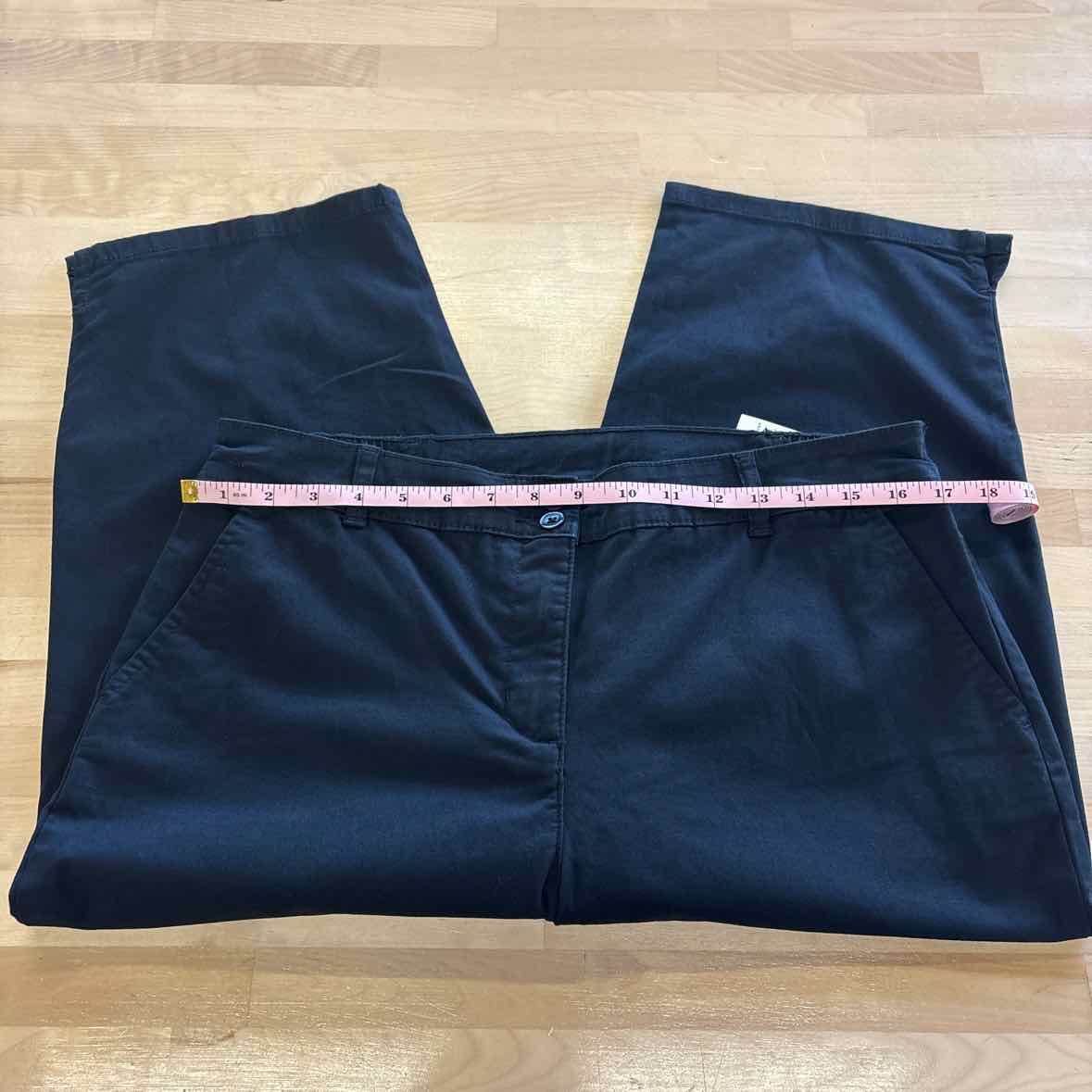 Karen Scott Size 12P Black Capris