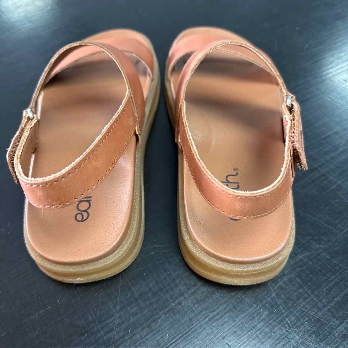 Earth Shoe Size 8.5 Leah Round Toe Strappy Casual Flat Tan Leather Sandals NWT