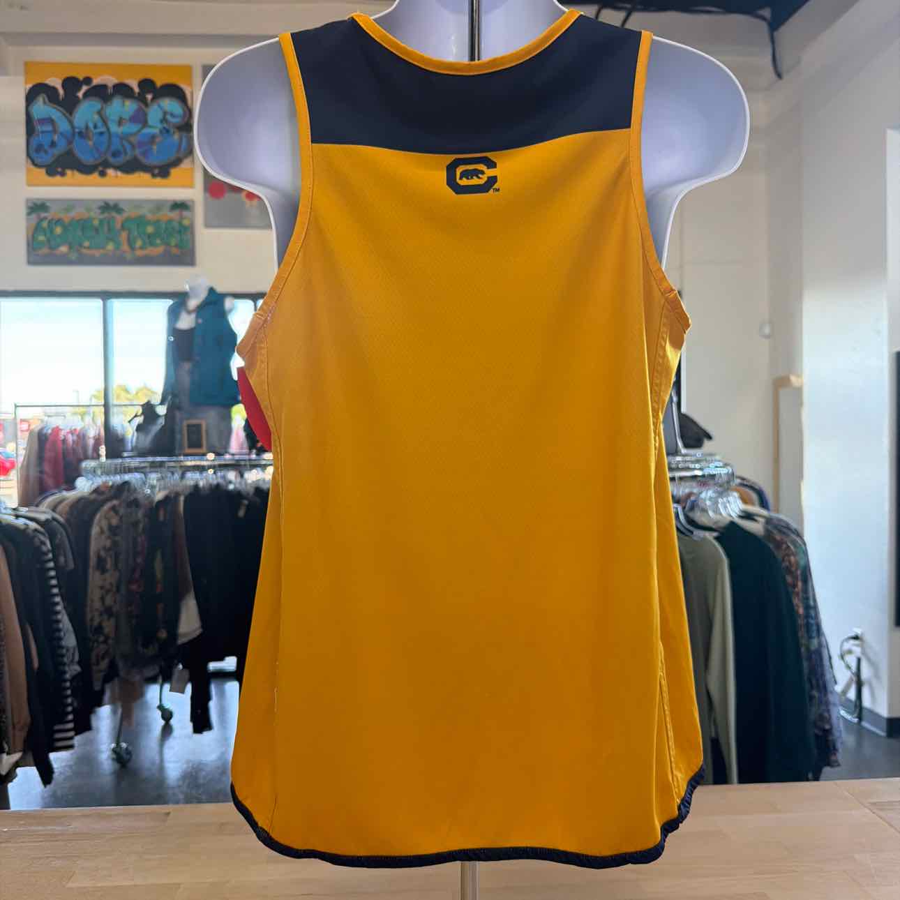 Under Armour Size XL Yellow Jersey
