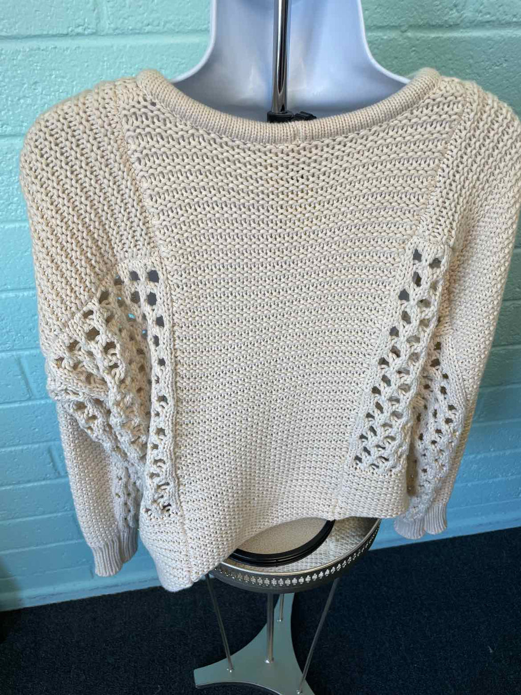 Cabi Size M Tan Sweater
