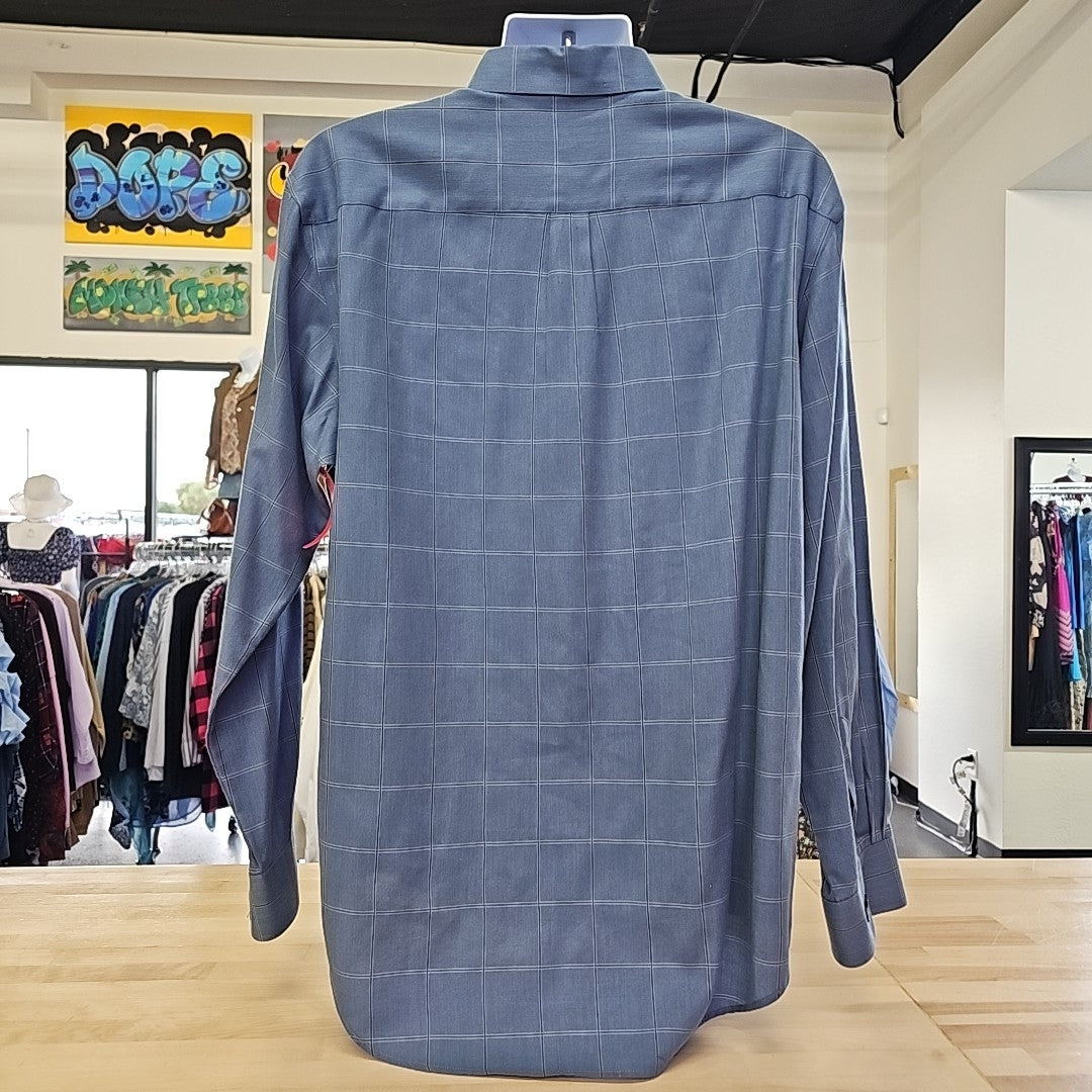 VanHeusen Size XL Blue Used MENS Button Down Shirt