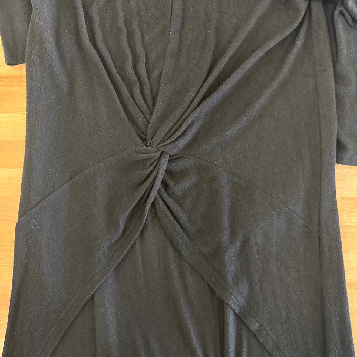 Emerald Size M Black Long Sleeve