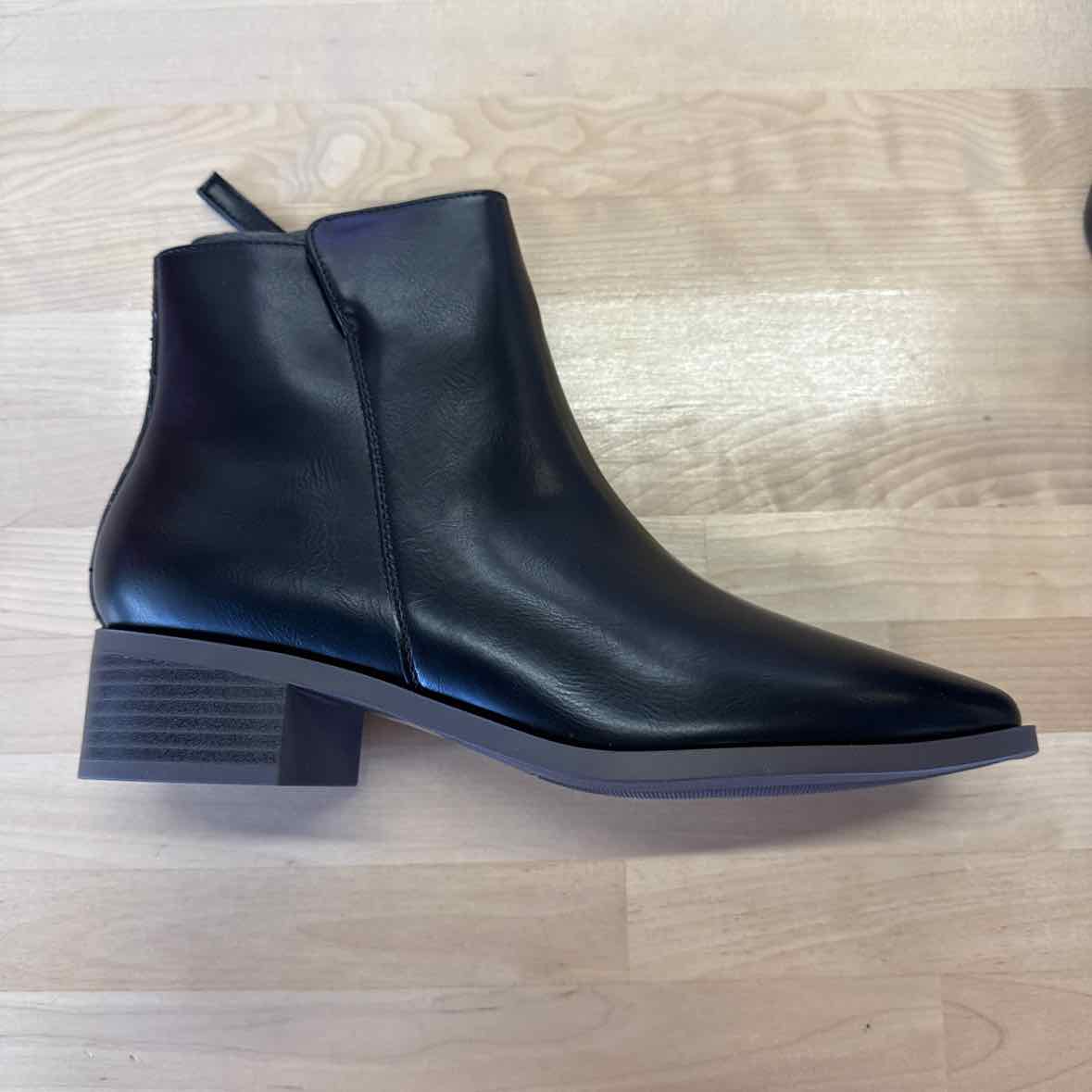 Journee Shoe Size 7.5 Black Cappri Bootie