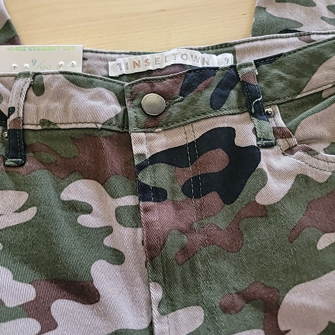 TINSELTOWN Size 9 Camo New Pants
