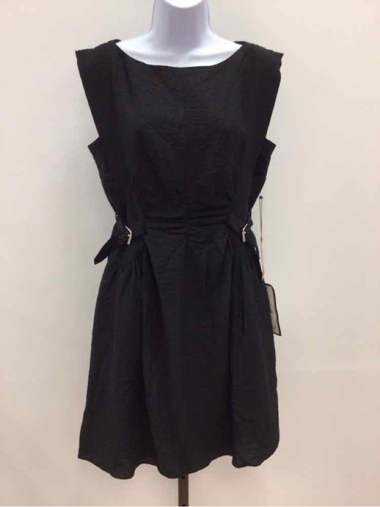 Vince Camuto Size 6 Crepe Sleeveless Fit & Flare Dress - Black