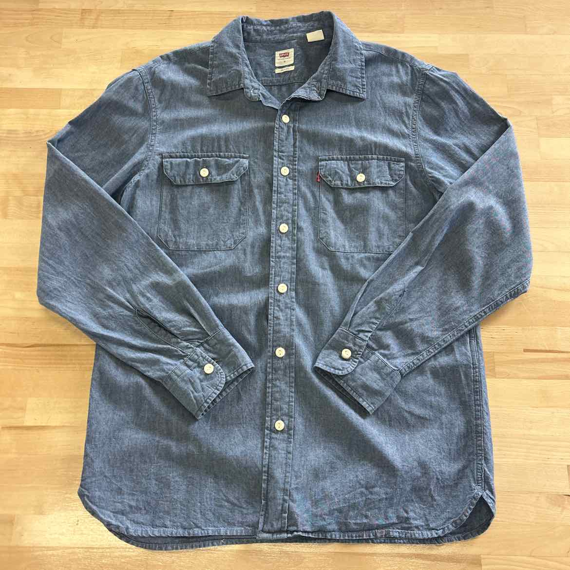 Levi's Size M Blue Button Down Shirt