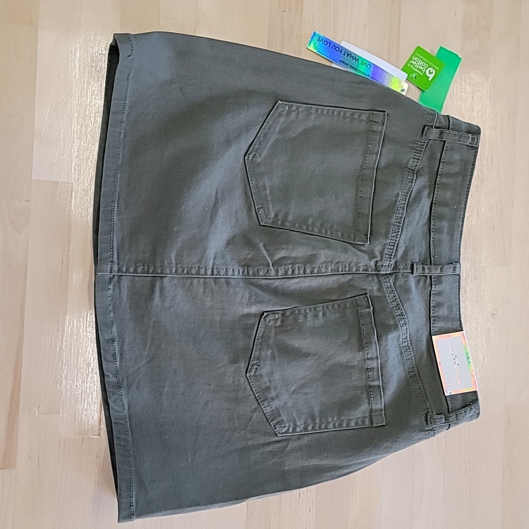 TINSELTOWN Size 3 Green New Skirt
