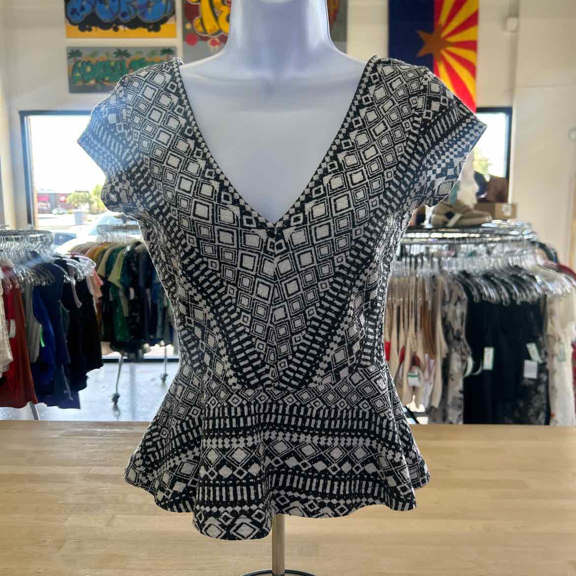 Deletta Size XS Black/White Preloved Blouse SS