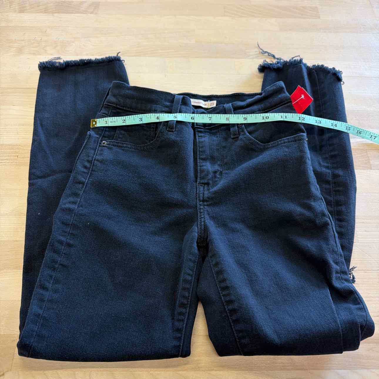 Levi's Size 23 Black Denim Preloved Jeans