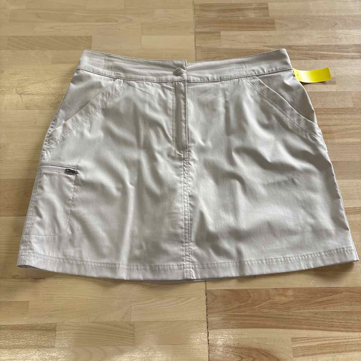32 degrees Size L Beige Skorts