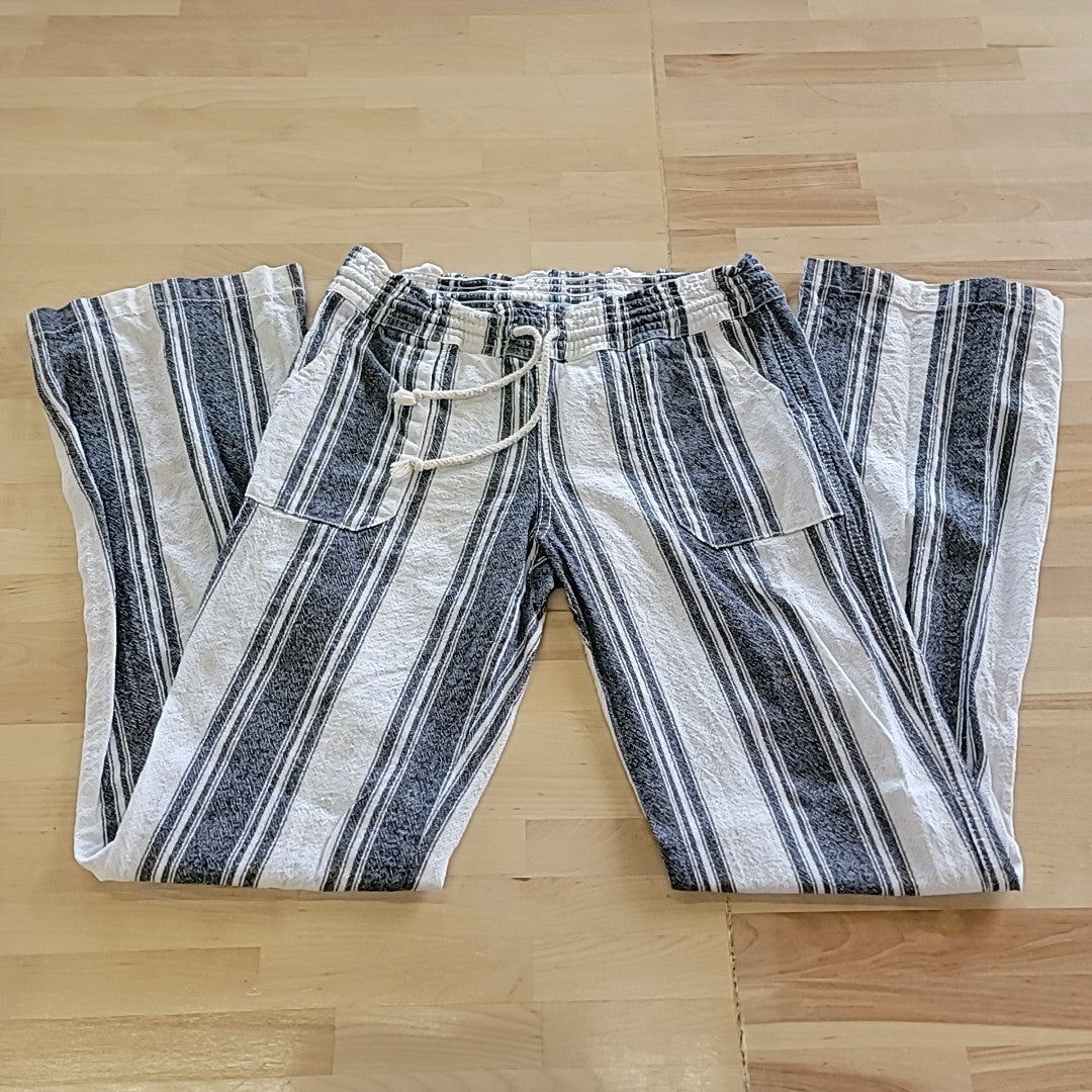 Cali 1850 Size M Gray & White 2 pc sets