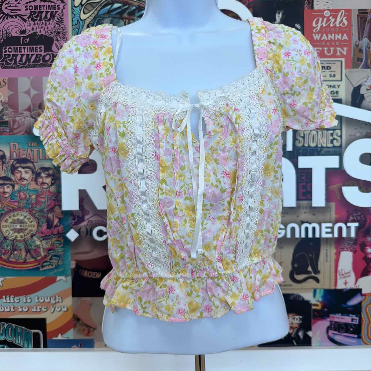 Self E Size XS Self Esteem Floral Short Sleeve Peasant Blouse