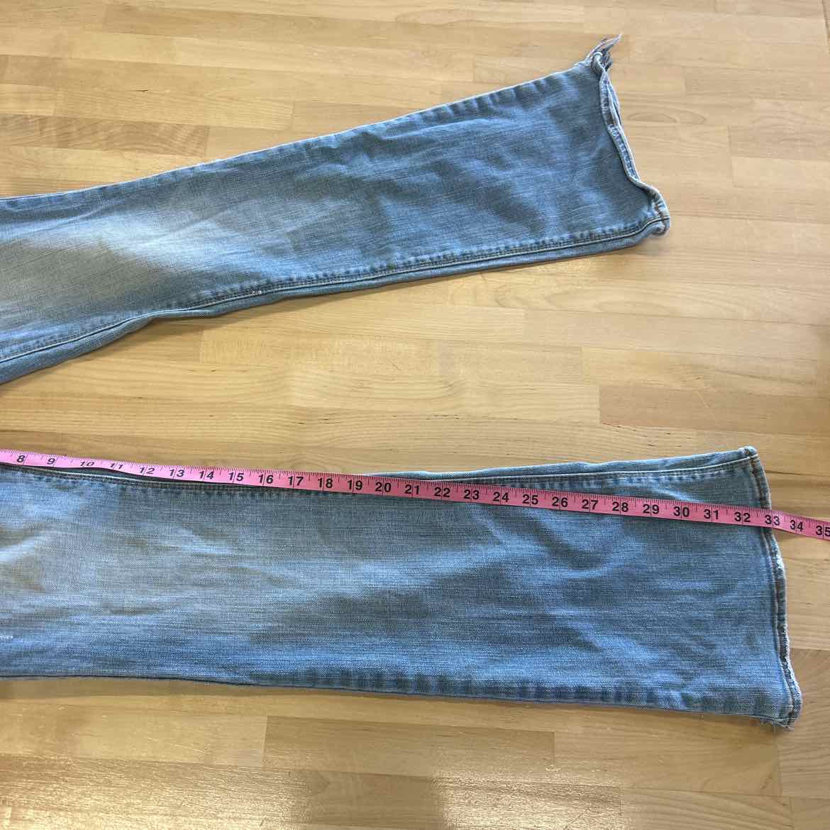 American Eagle Size 2 Blue Jeans