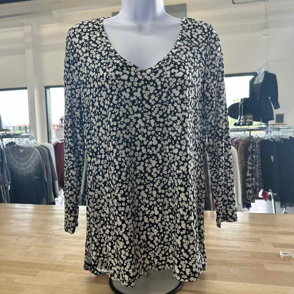 Old Navy Size S BLACK & WHITE Longsleeve