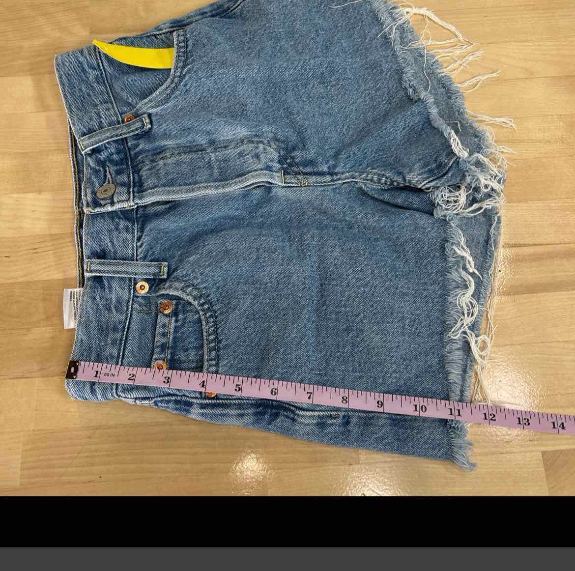 Levi's Women Size 23 Blue Denim Preloved Shorts