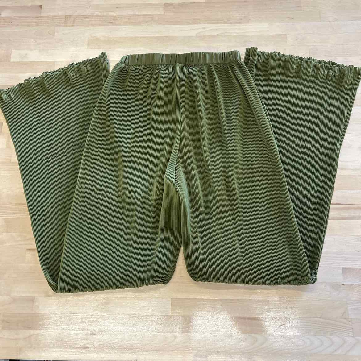 Pretty Little Thing Size 6 Green Twinsets