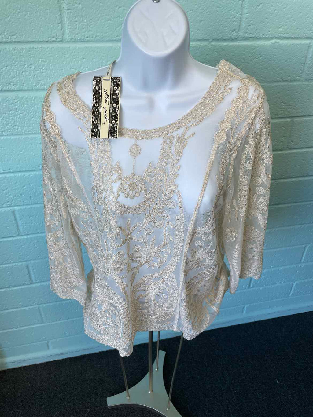 ultra pink Size M Cream Blouse