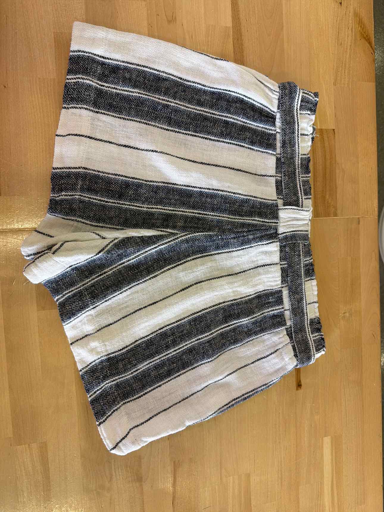 Indigo Rein Women Size L Blue/White Preloved Shorts