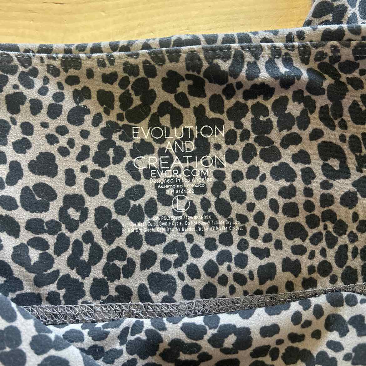 Evolution & Creation Size L Gray Preloved athletic leggings