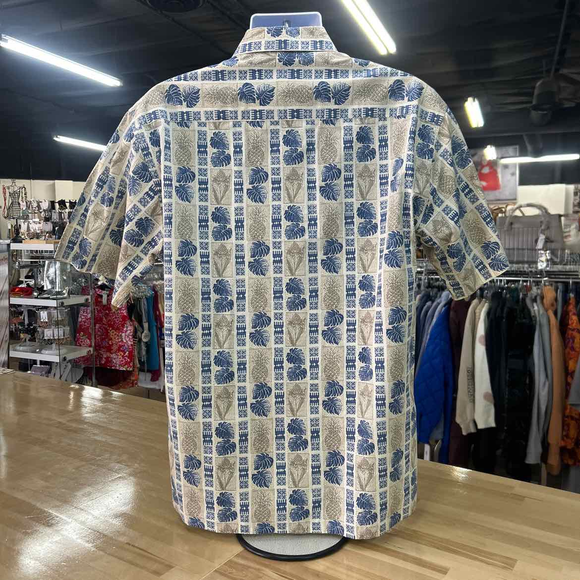 Pierre Cardin Size M Tan Preloved MENS Button Down Shirt