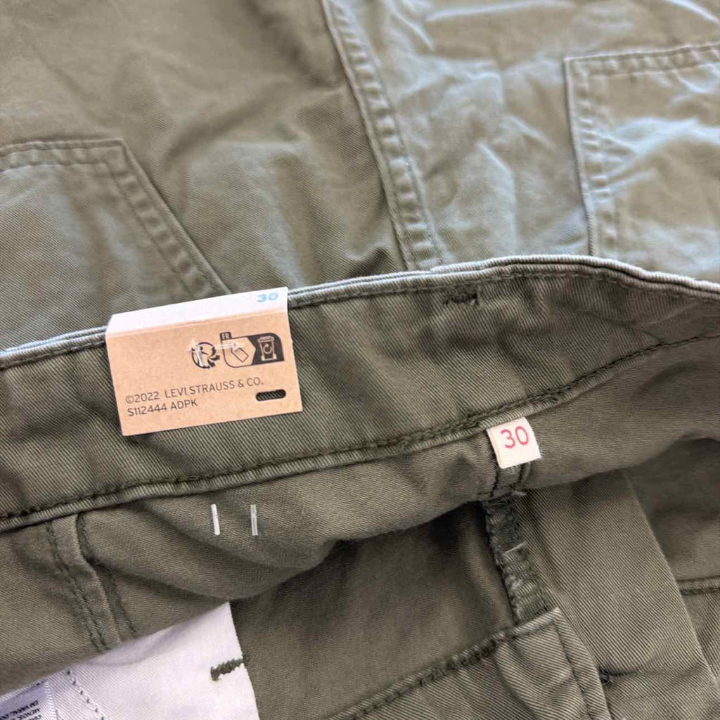 Levi's Women Size 30 Green New Shorts