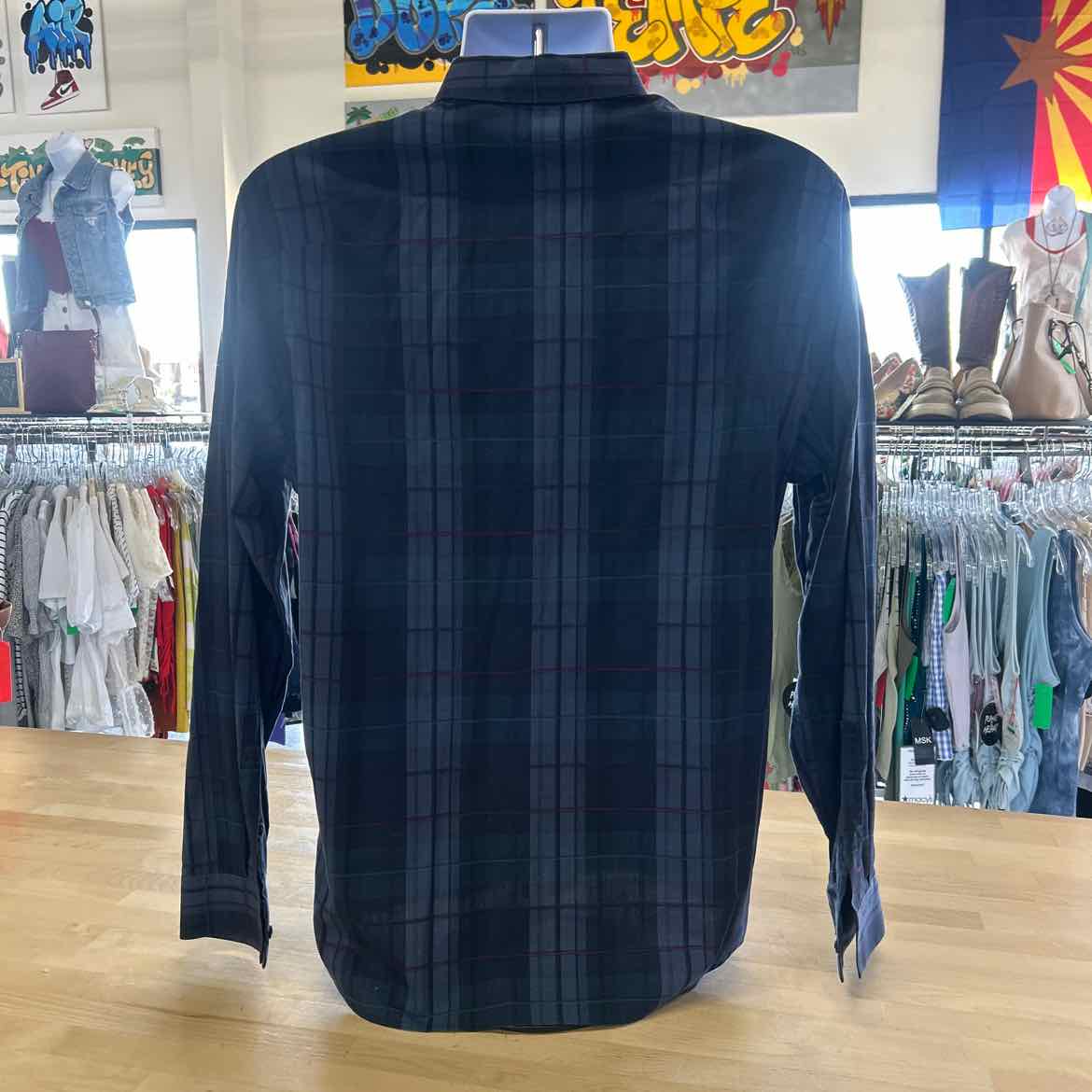 Artefact Size M Dark BLue Preloved Button Down LS
