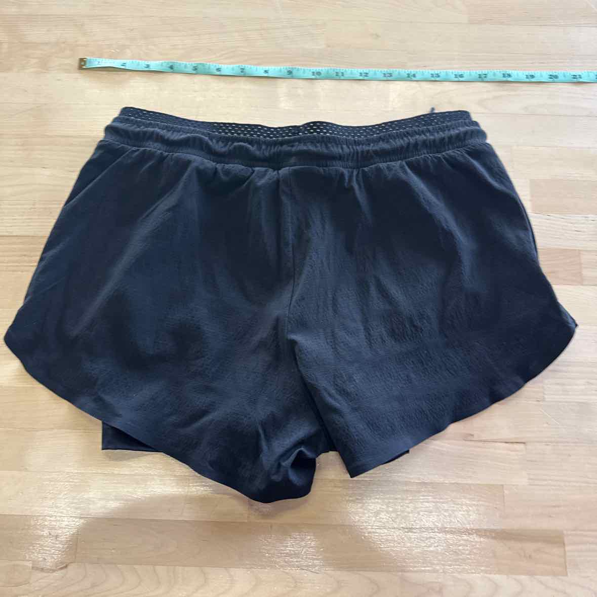 Athleta Size 6 Black Preloved Athletic Shorts