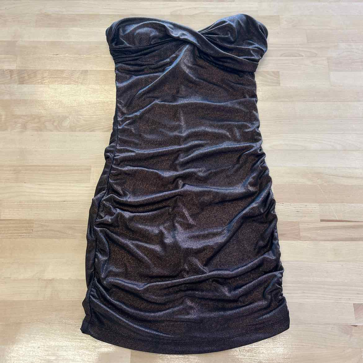 2B Bebe Size M Black & Gold Dress