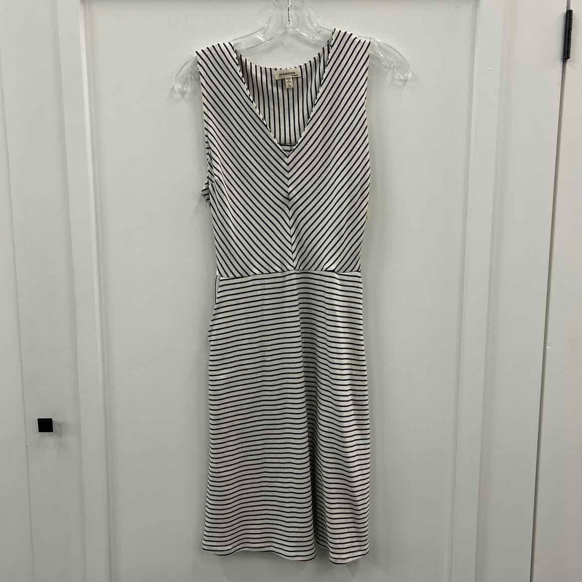 Monteau Size L White Dress