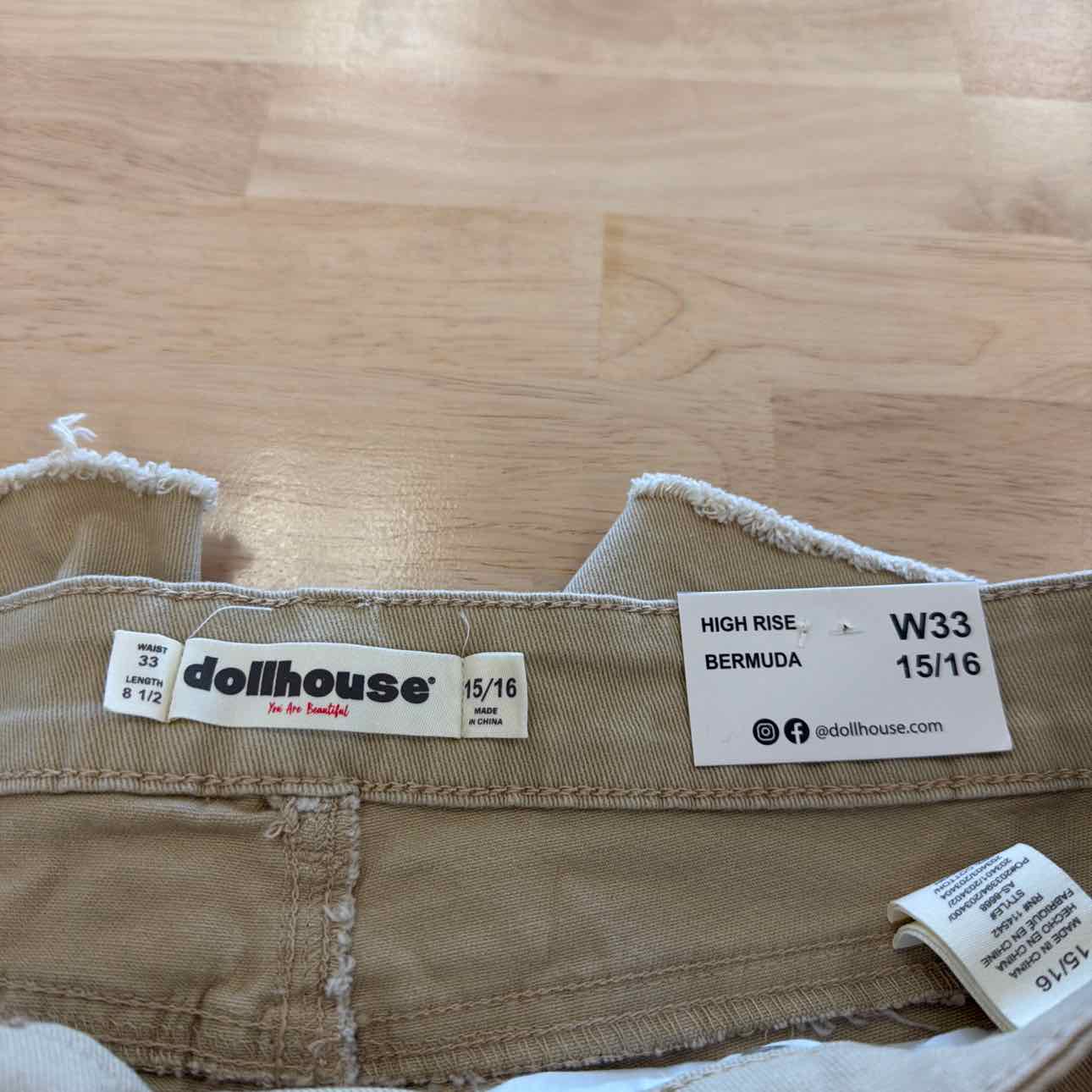 dollhouse Women Size 33 Tan New Shorts