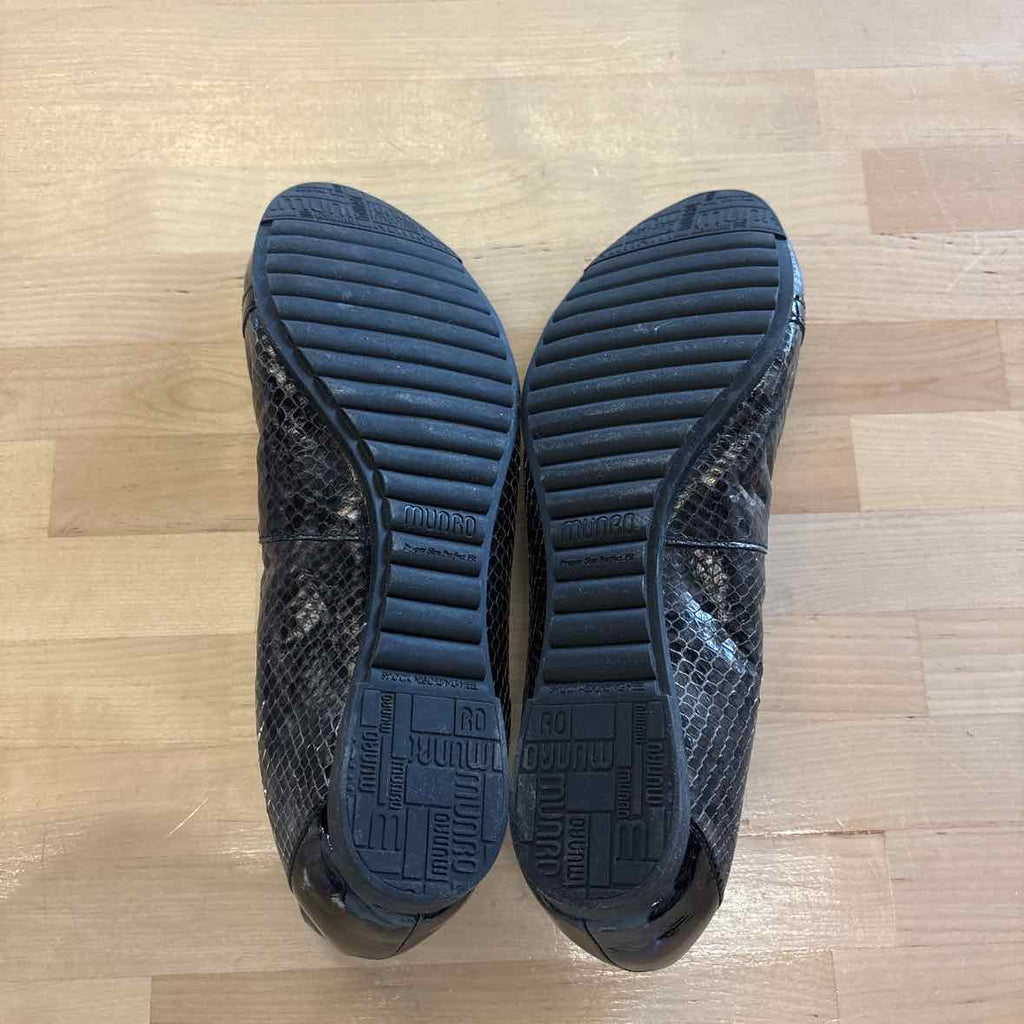 Munro Size 10 Black Flats