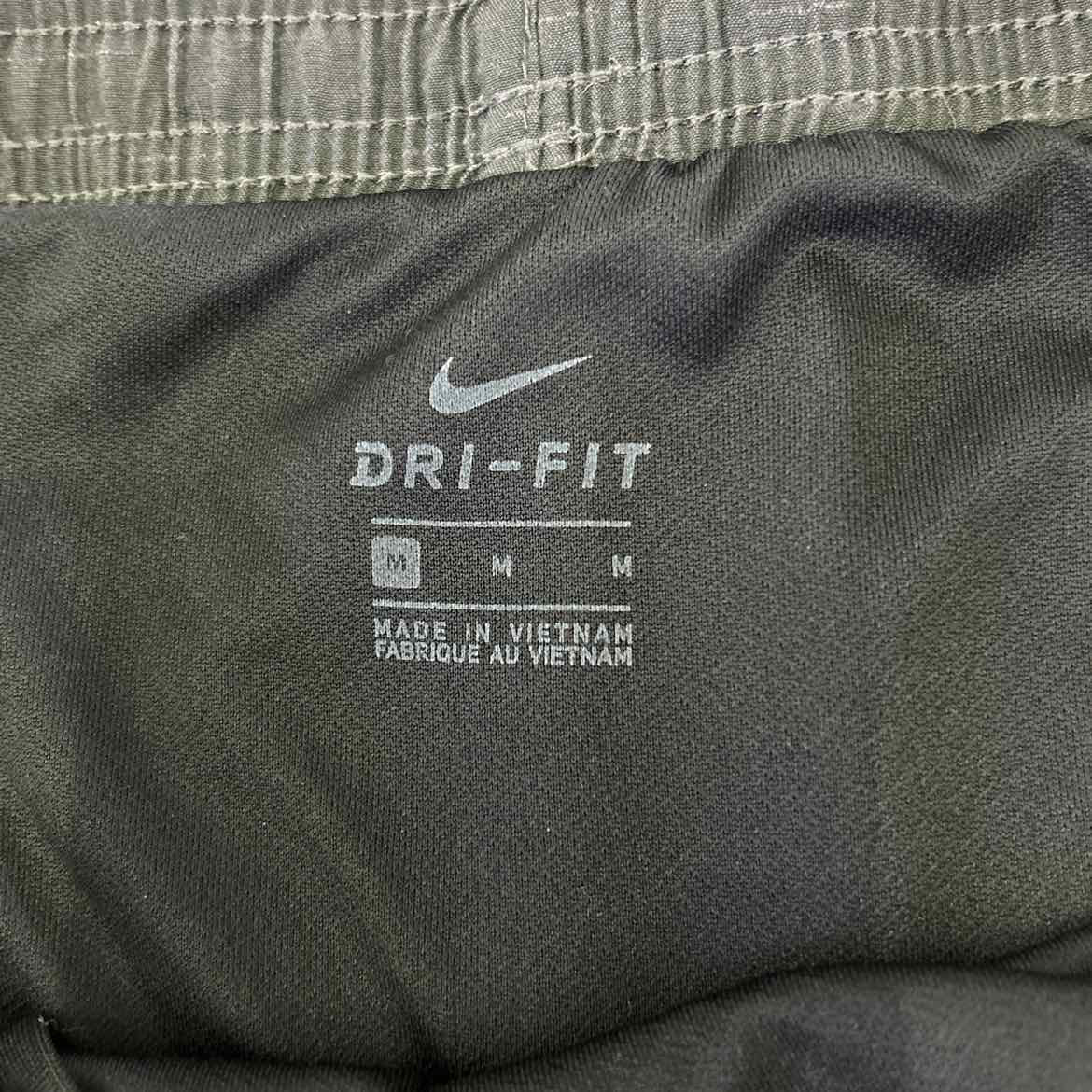 Nike Size M Gray Athletic Shorts