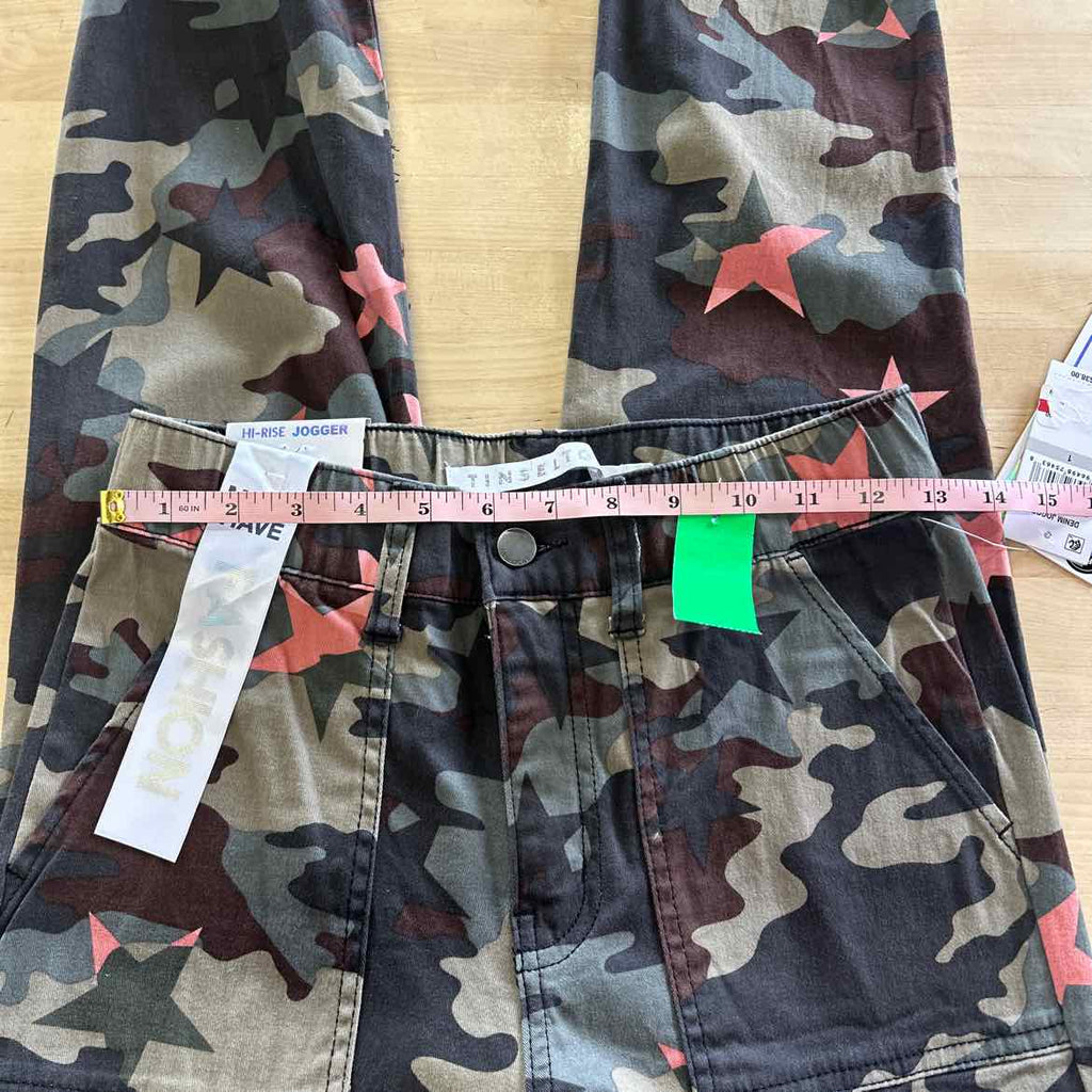 Tinseltown Juniors' Utility Cargo Jogger Pants - Star Camo