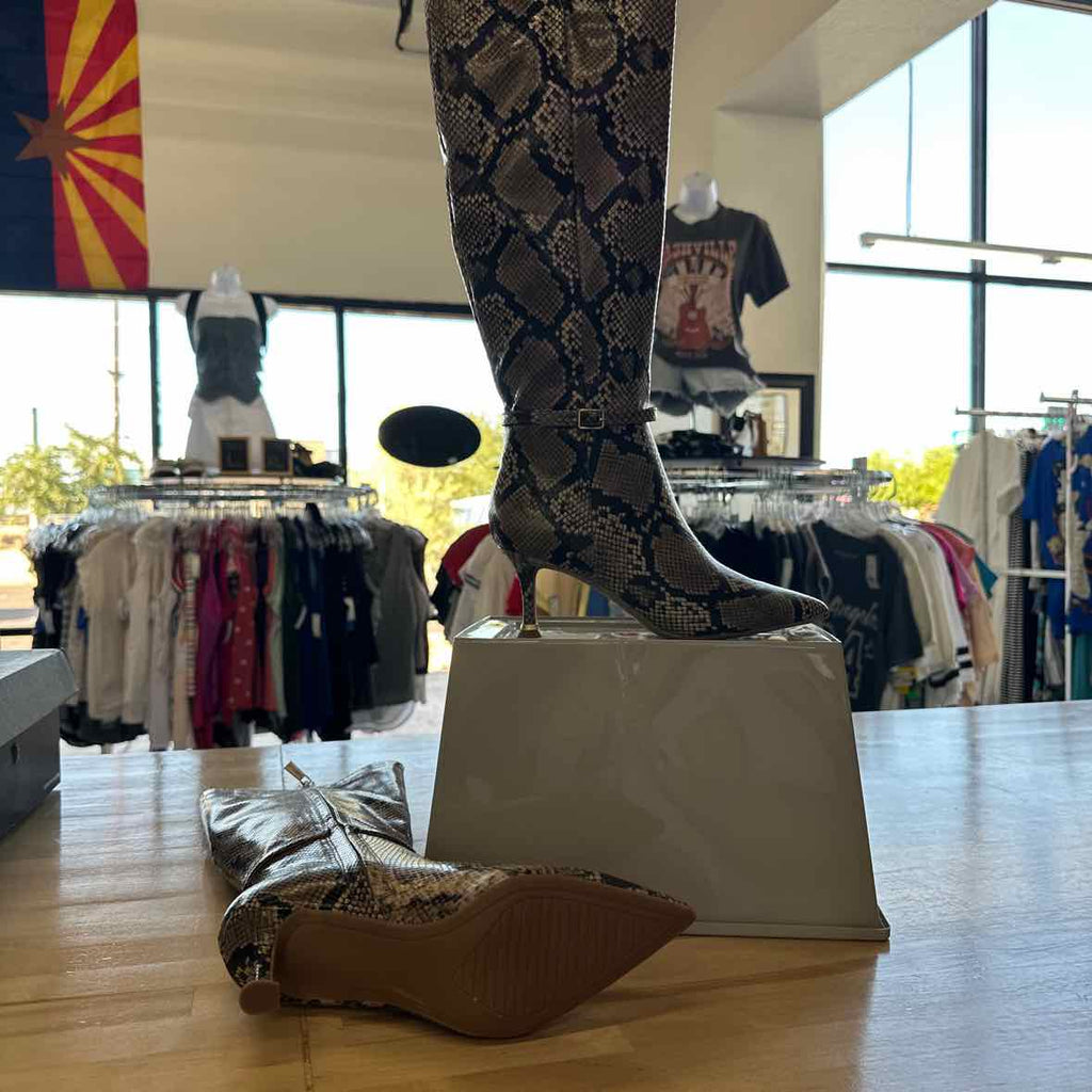 Kenneth Cole Shoe Size 5 Utah Pointed Toe Knee High Boots NWT