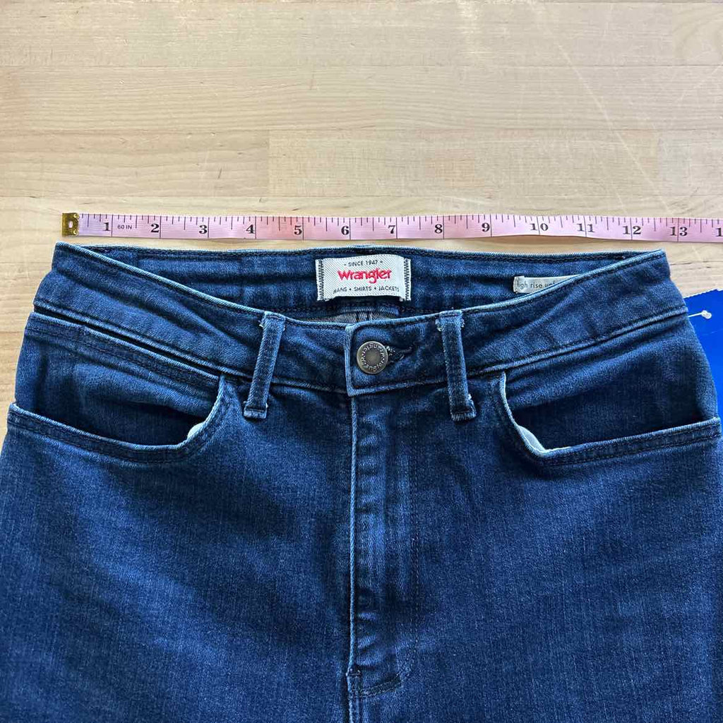 Wrangler Size 6 Blue Denim Preloved Jeans