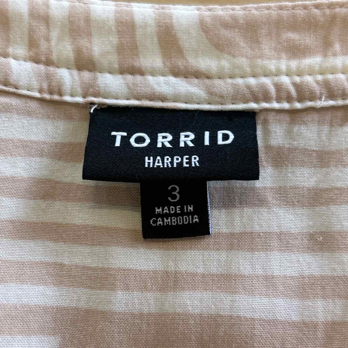 Torrid Size 1X Cream Preloved Blouse LS