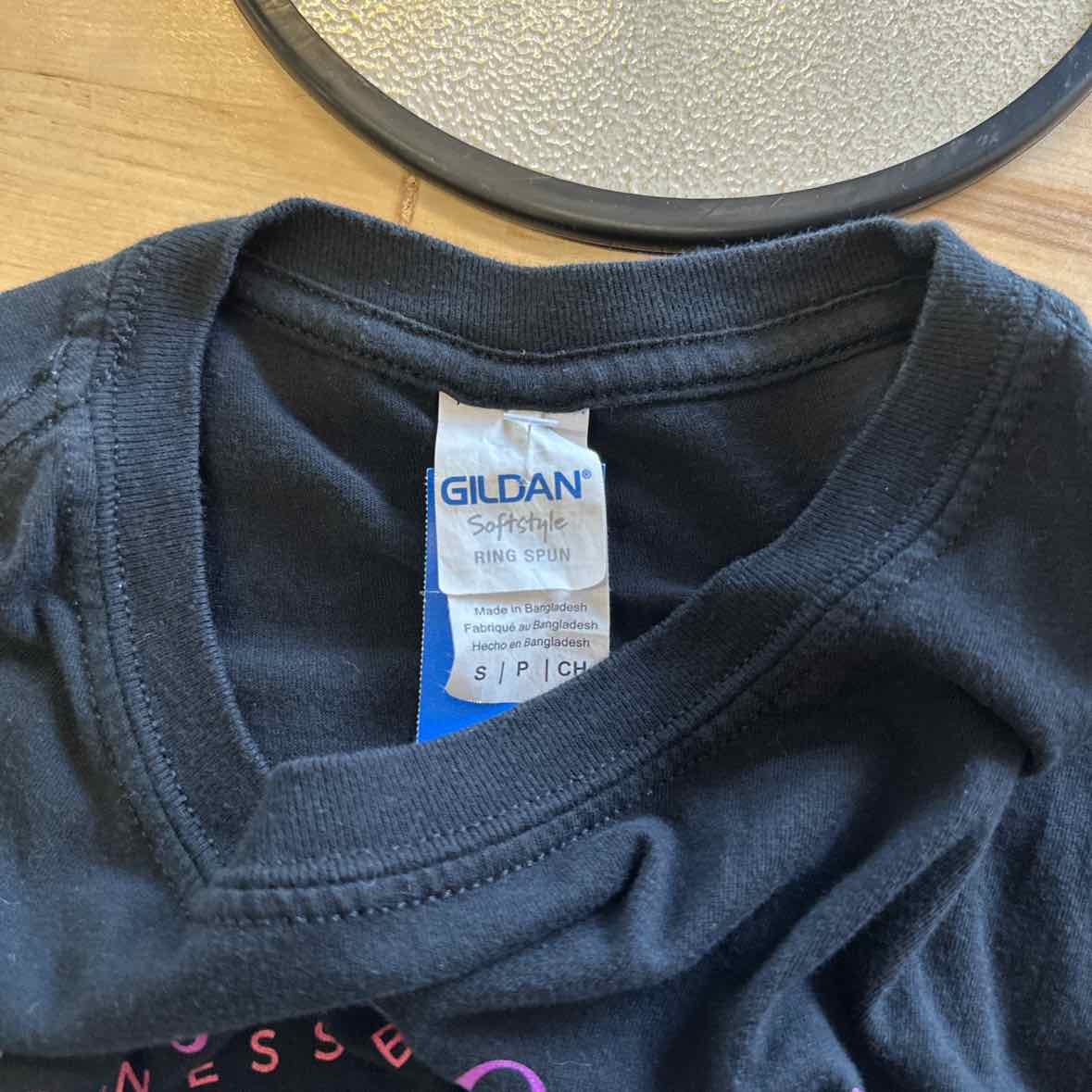 Gildan Size S Black T-shirt