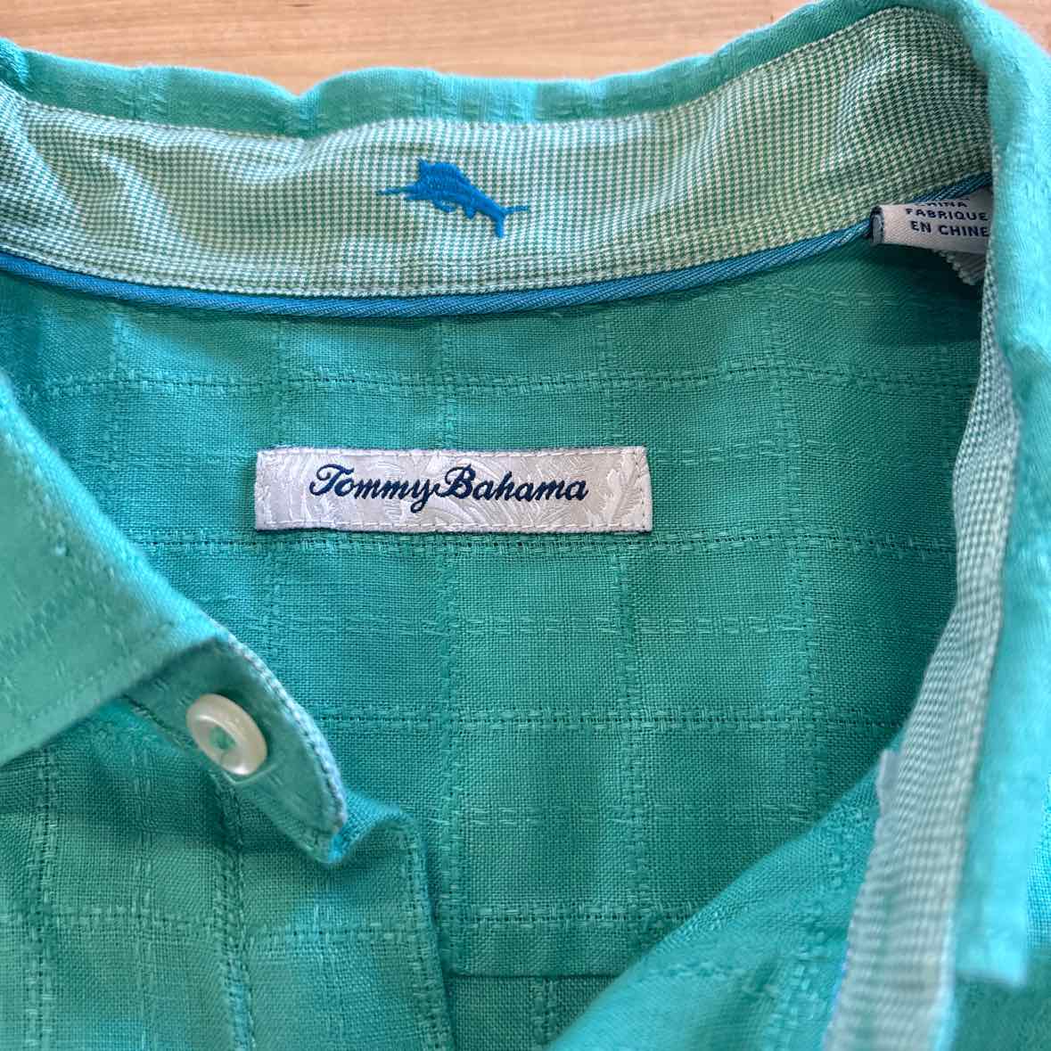 Tommy Bahama Size XL Teal Button Down Shirt