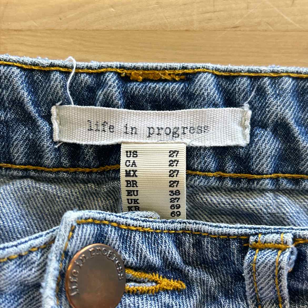 Life In Progress Women Size 27 Blue Denim Preloved Shorts