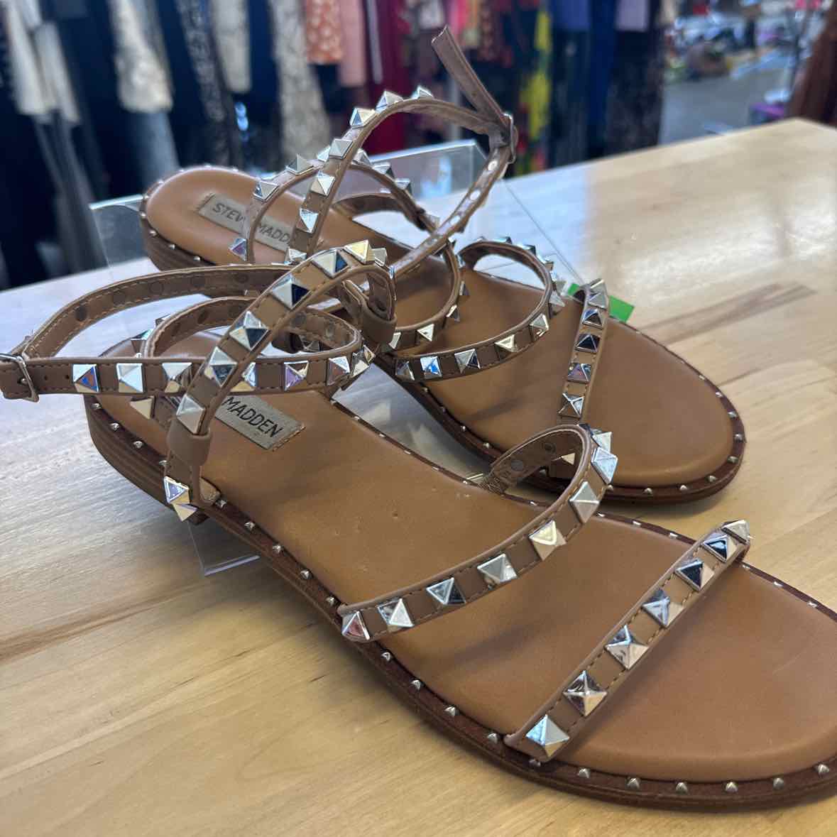 Steve Madden Shoe Size 10 Tan Studs Sandals
