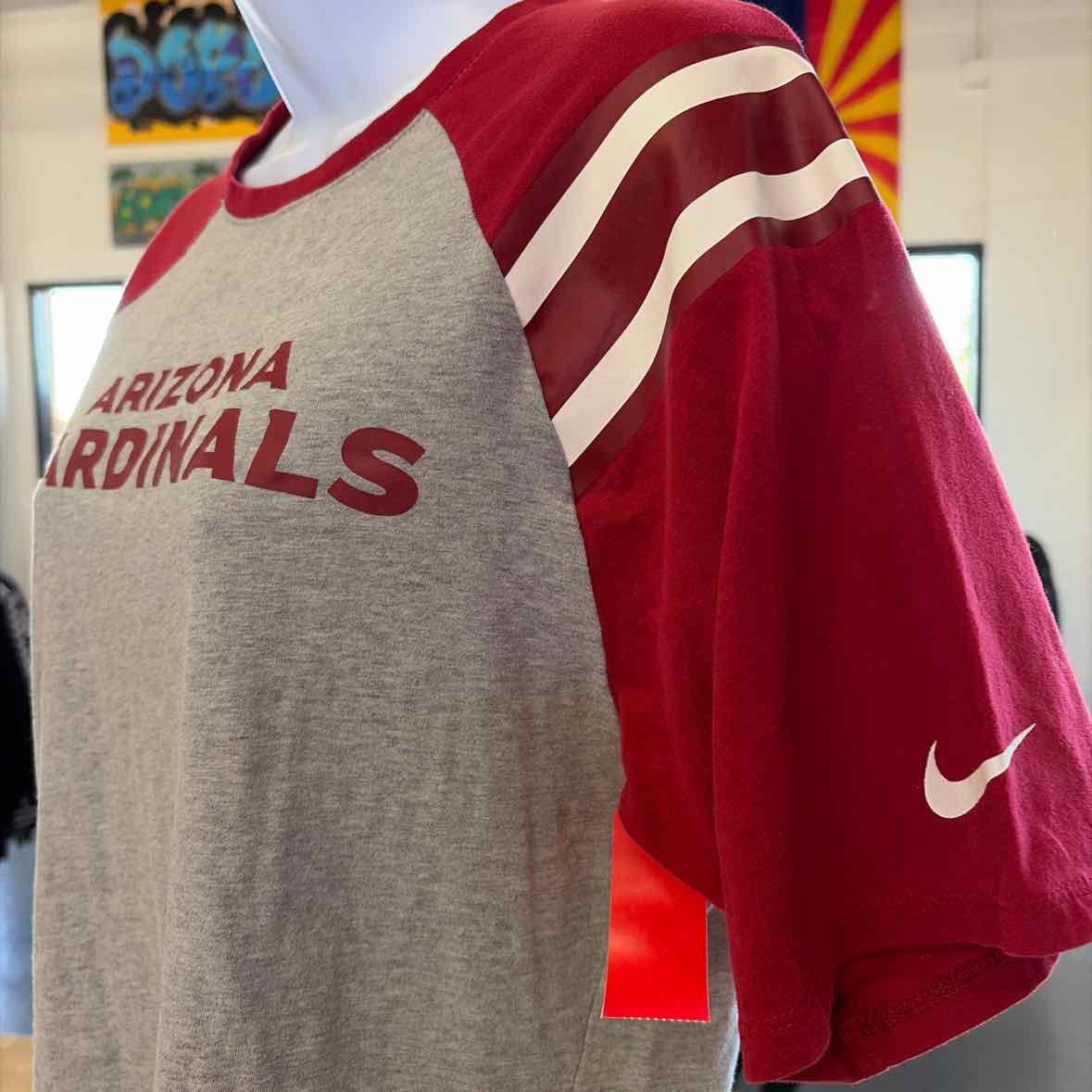 NFL Size M Gray & Red T-shirt
