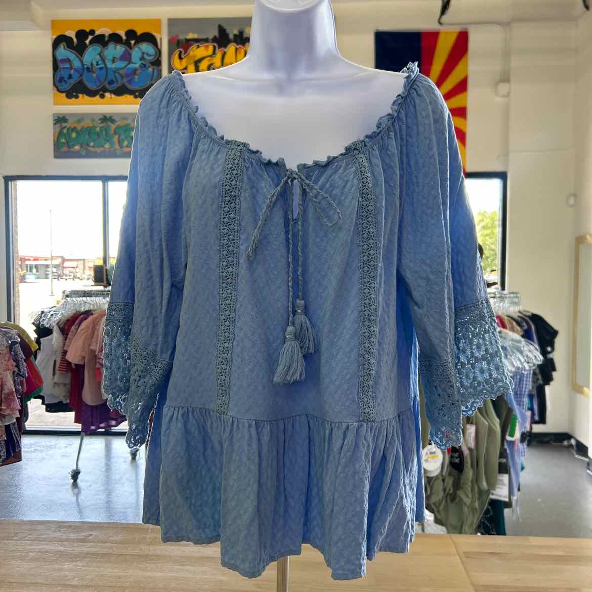 Democracy Size M Blue Rayon Preloved Blouse LS