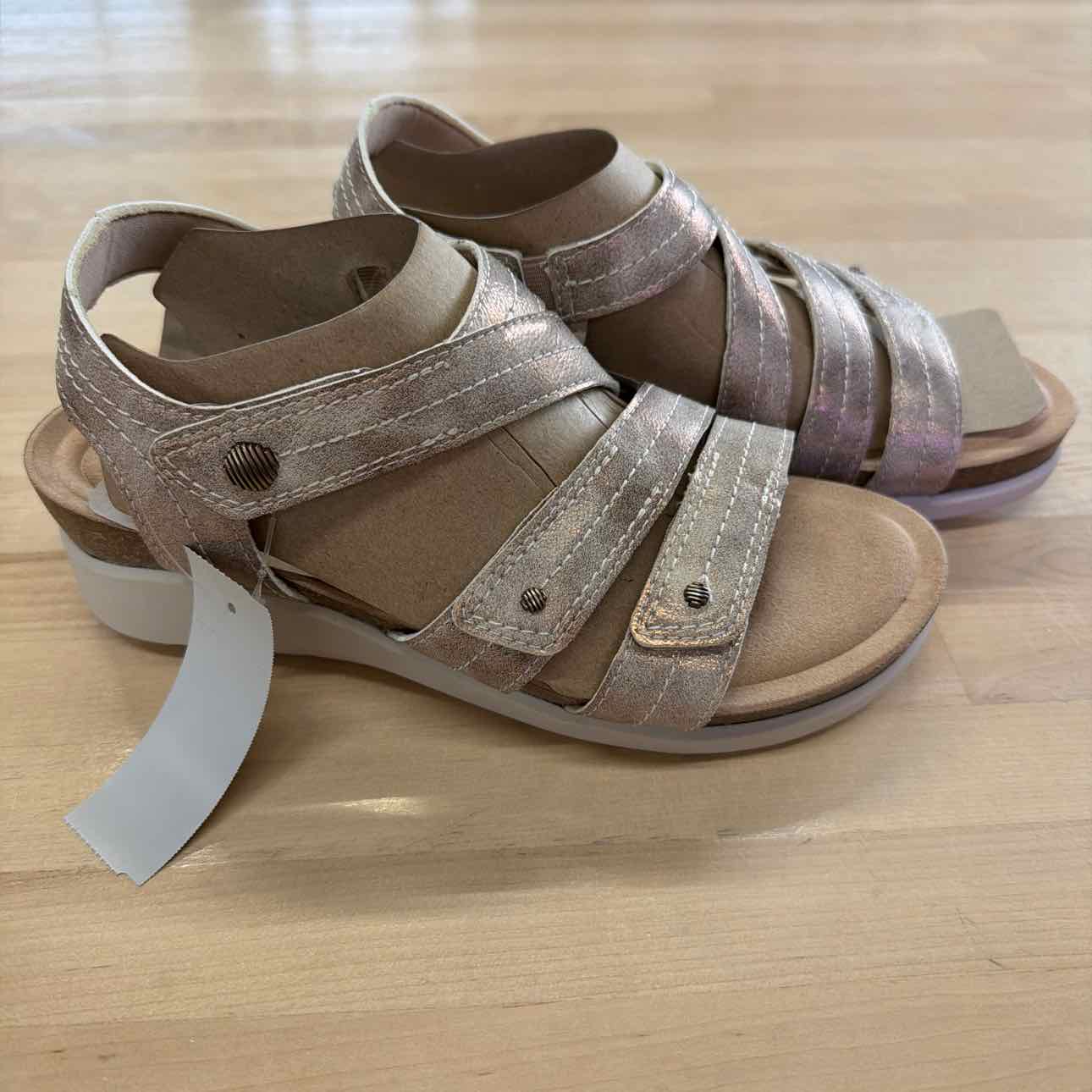 Clarks Size 7.5 Bronze New Sandals