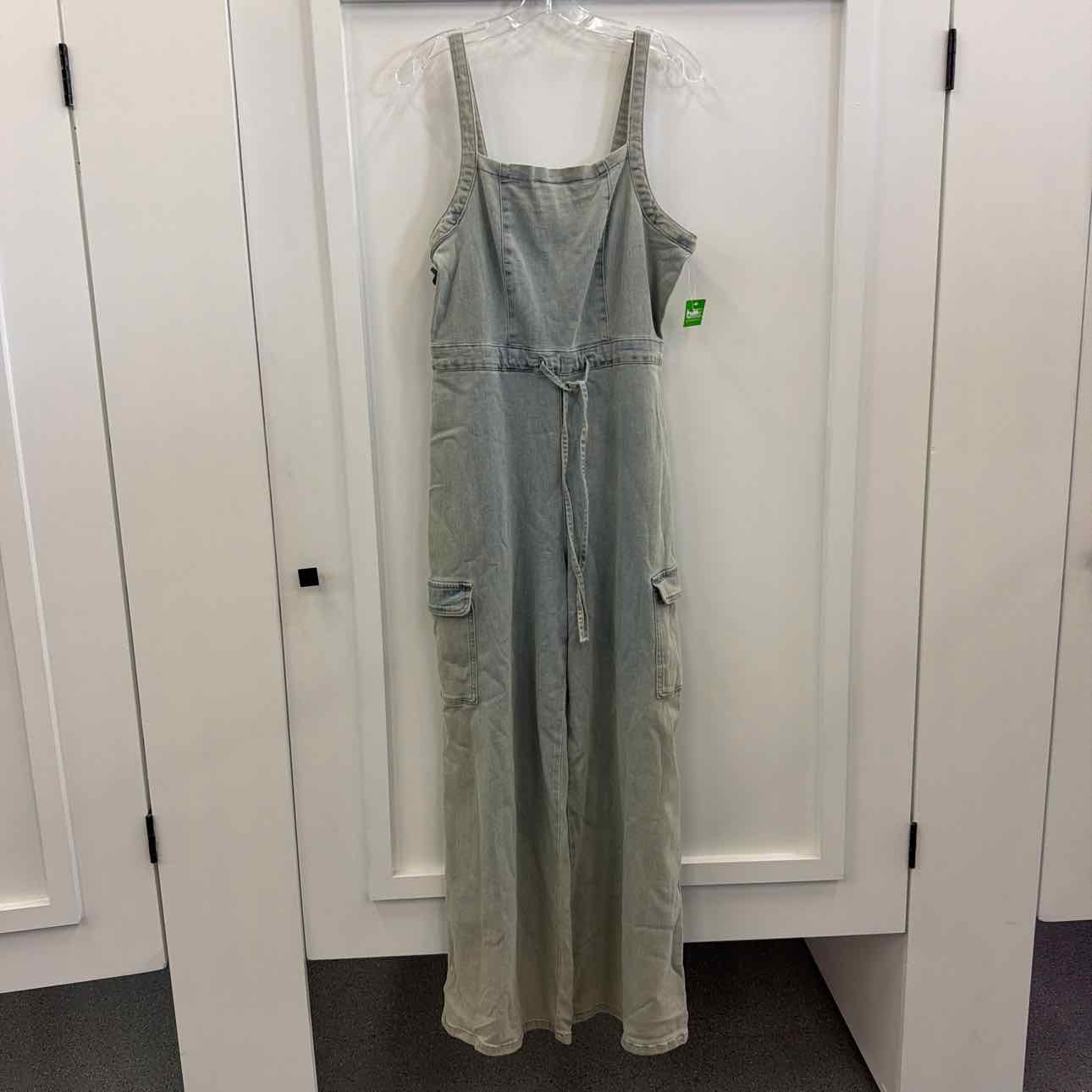 Tinseltown Juniors' Wide-Leg Square-Neck Tie-Front Cargo Jumpsuit - Bayside Wash